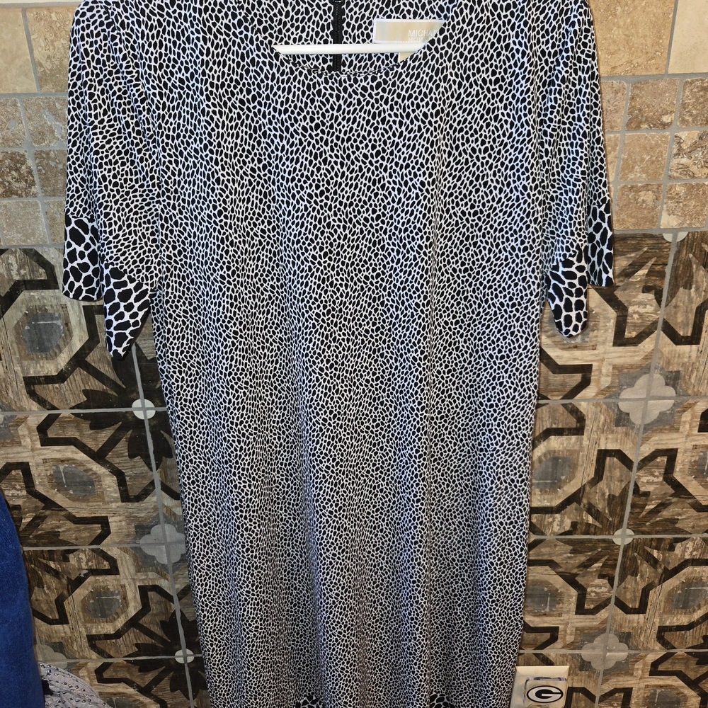 MICHAEL Michael Kors Black and White Patterned Midi Dress - Picture 2 of 3